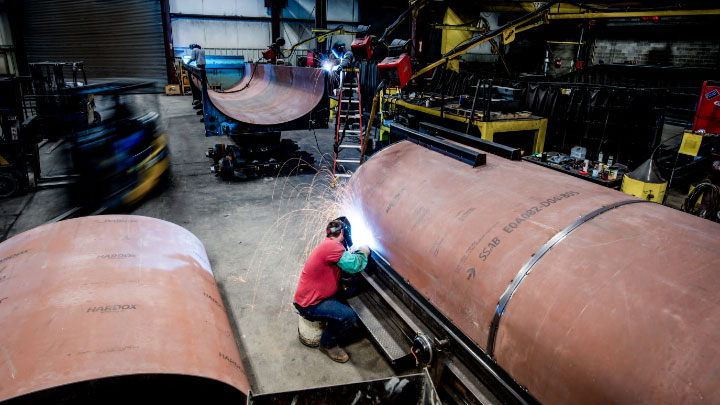 Welders in the workshop busily welding Hardox® 500 Tuf wear plate.