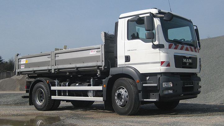 Tipper truck